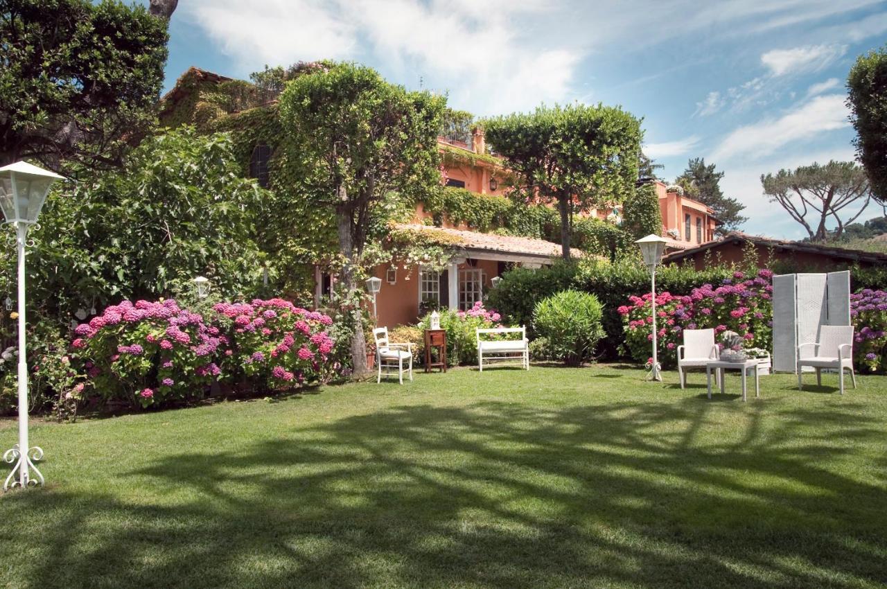 Hotel La Locanda Dei Ciocca Grottaferrata Bagian luar foto